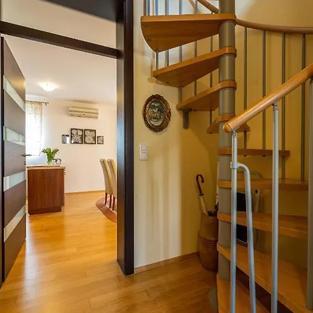 Golden Hope 4+1 Krk Krk Town