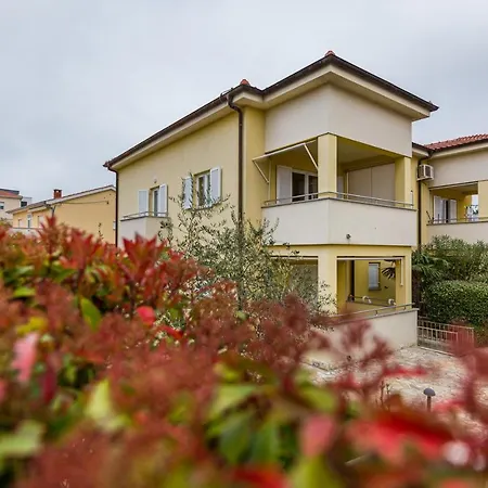 Golden Hope 4+1 Krk * Krk Town